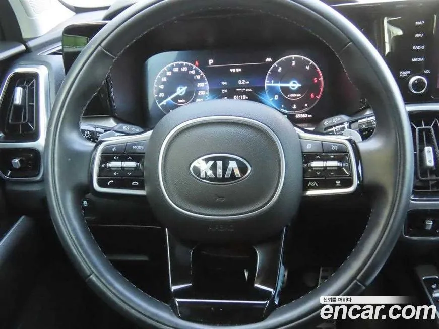 Kia Sorento — фото 10
