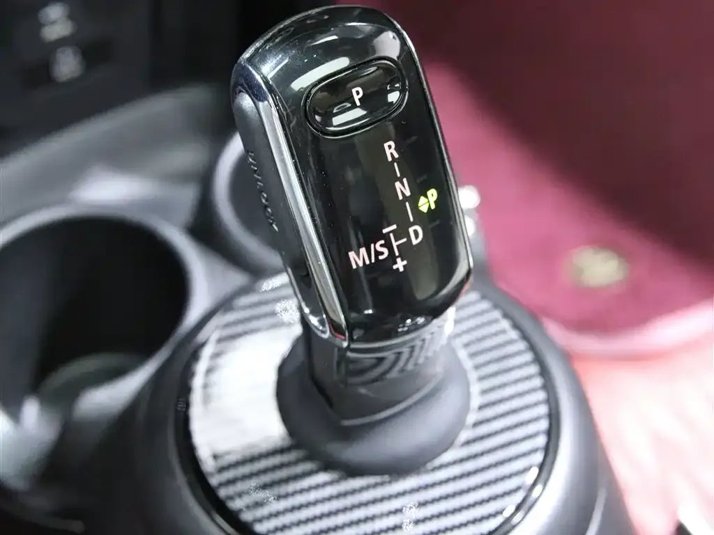 MINI Cooper (3-door) 2023 из CN, фото 6