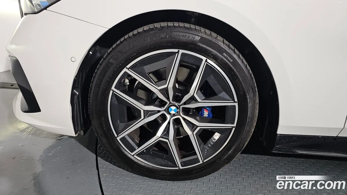 BMW 5-Series 2024 из KR, фото 5