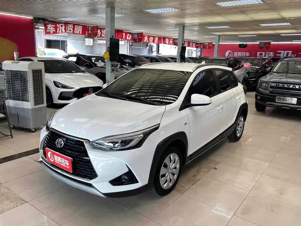 Toyota Yaris L — фото 2
