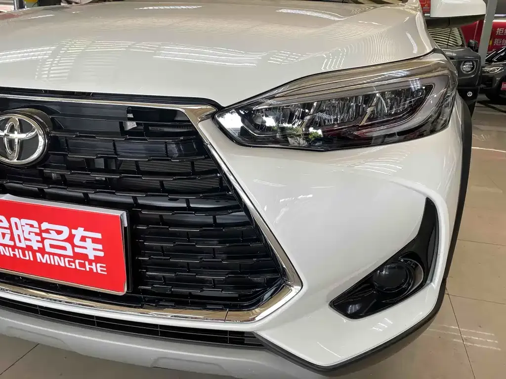 Toyota Yaris L — фото 7
