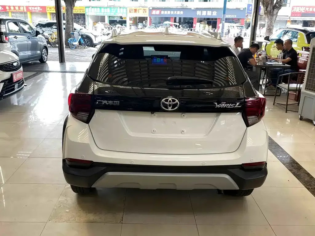 Toyota Yaris L — фото 8