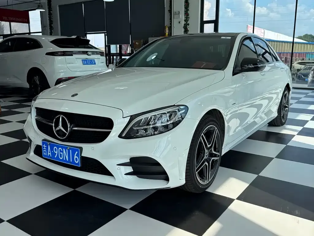 Mercedes-Benz C-Class — фото 1