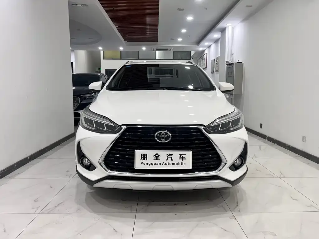 Toyota Yaris L — фото 2