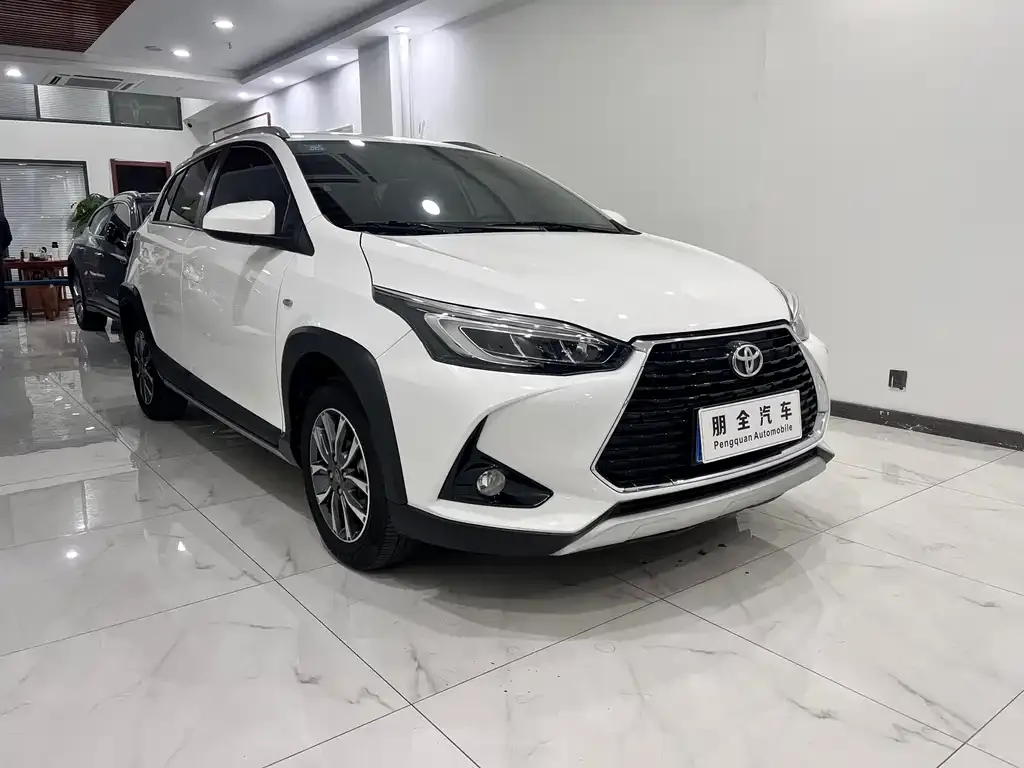 Toyota Yaris L — фото 3