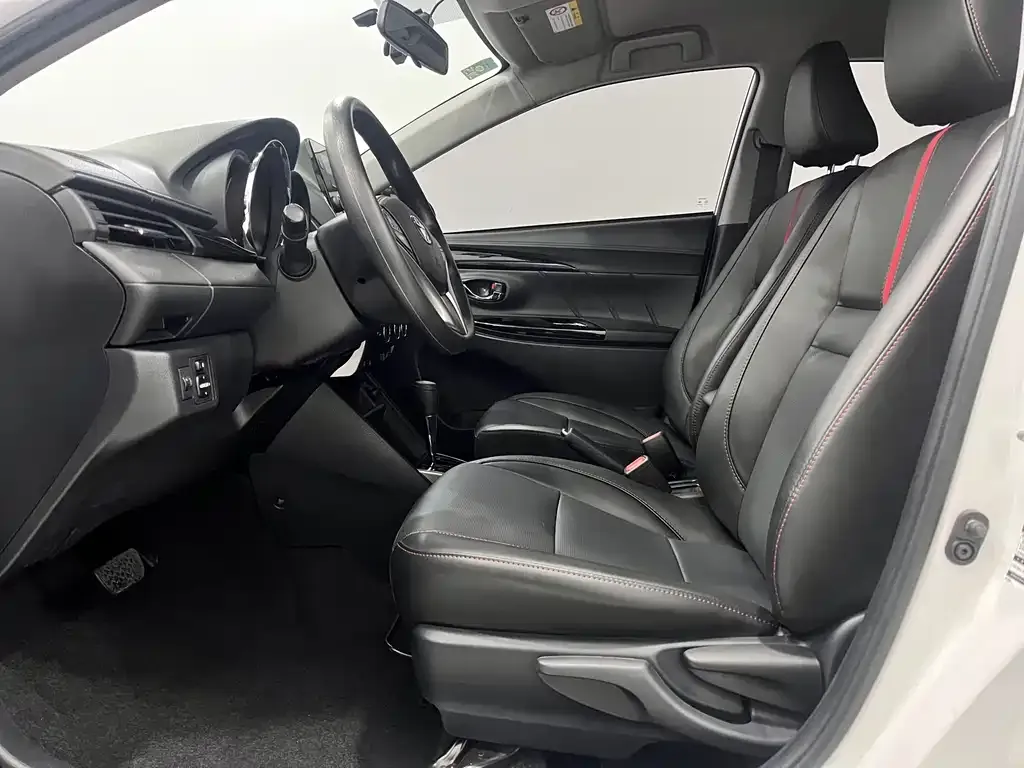Toyota Yaris L — фото 4