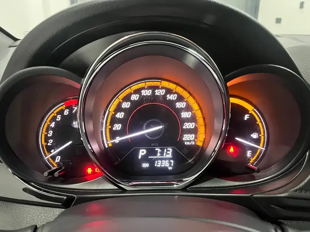 Toyota Yaris L — фото 6