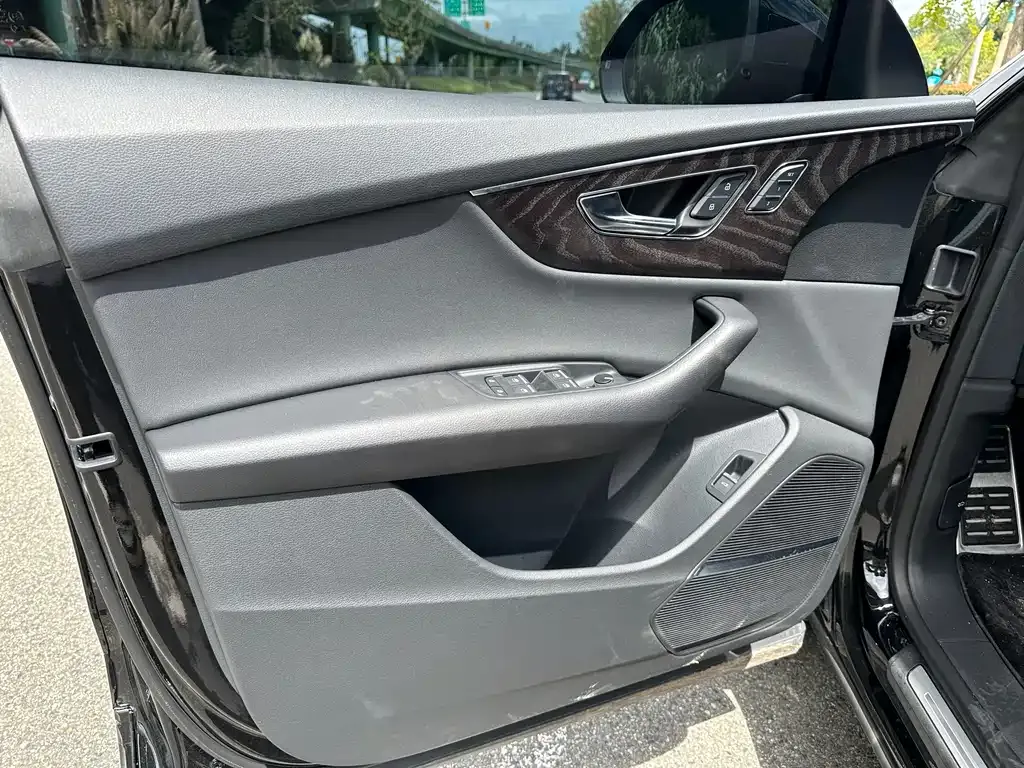 Audi Q8 2023 из CN, фото 7