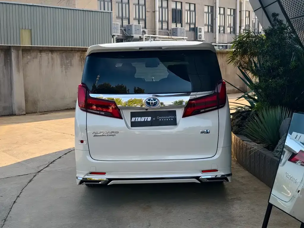 Toyota Alphard — фото 2