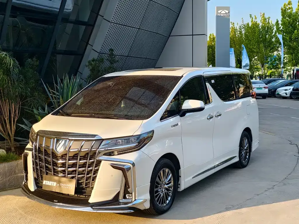 Toyota Alphard — фото 3