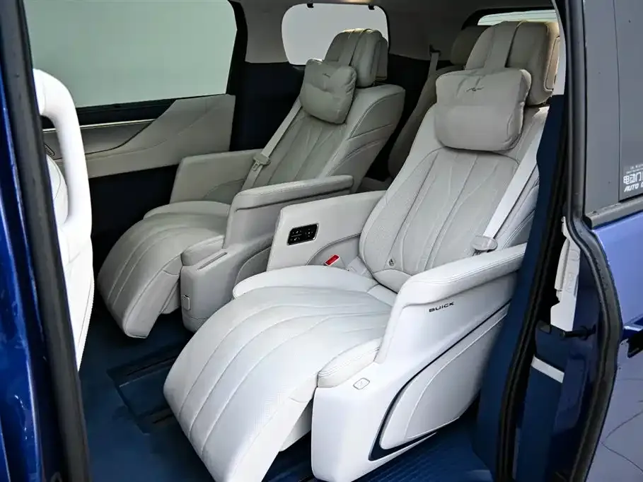 Buick GL8 Hybrid — фото 10