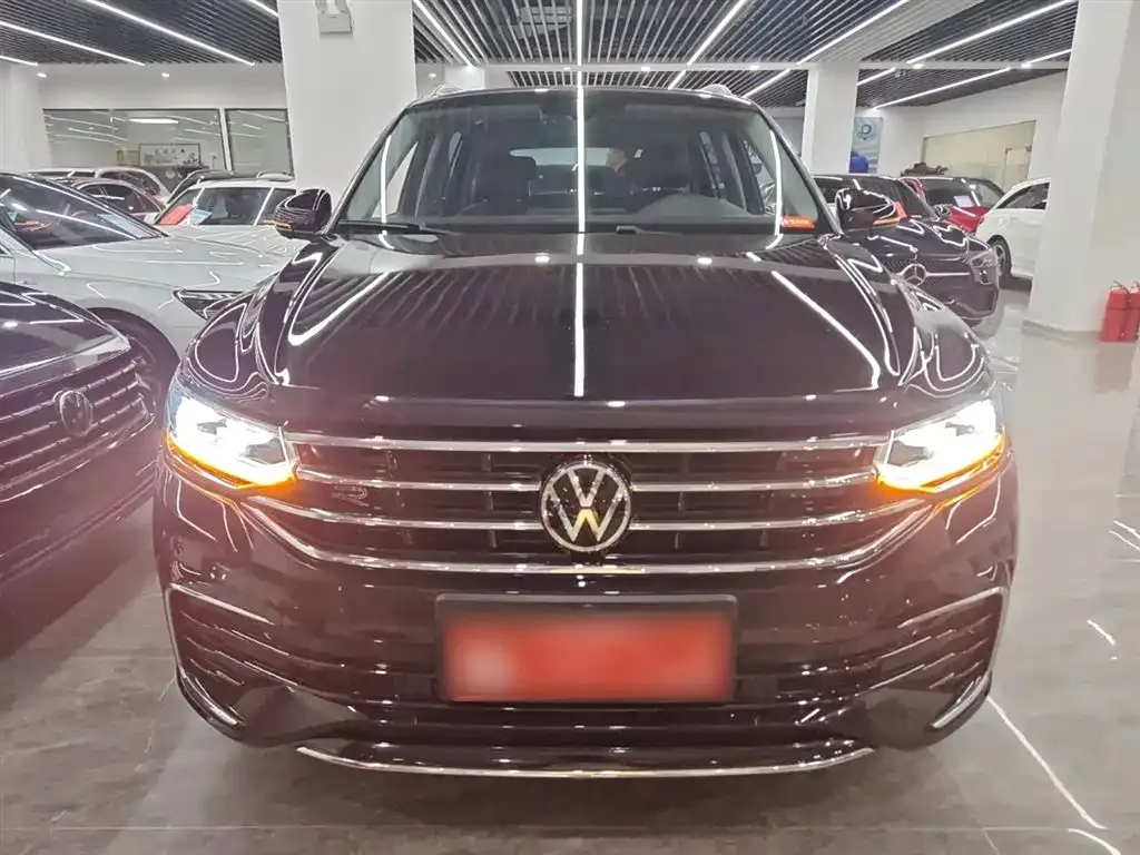 Volkswagen Tiguan L — фото 3