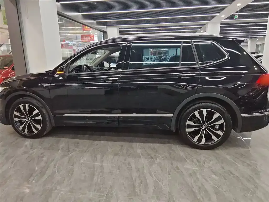 Volkswagen Tiguan L — фото 5