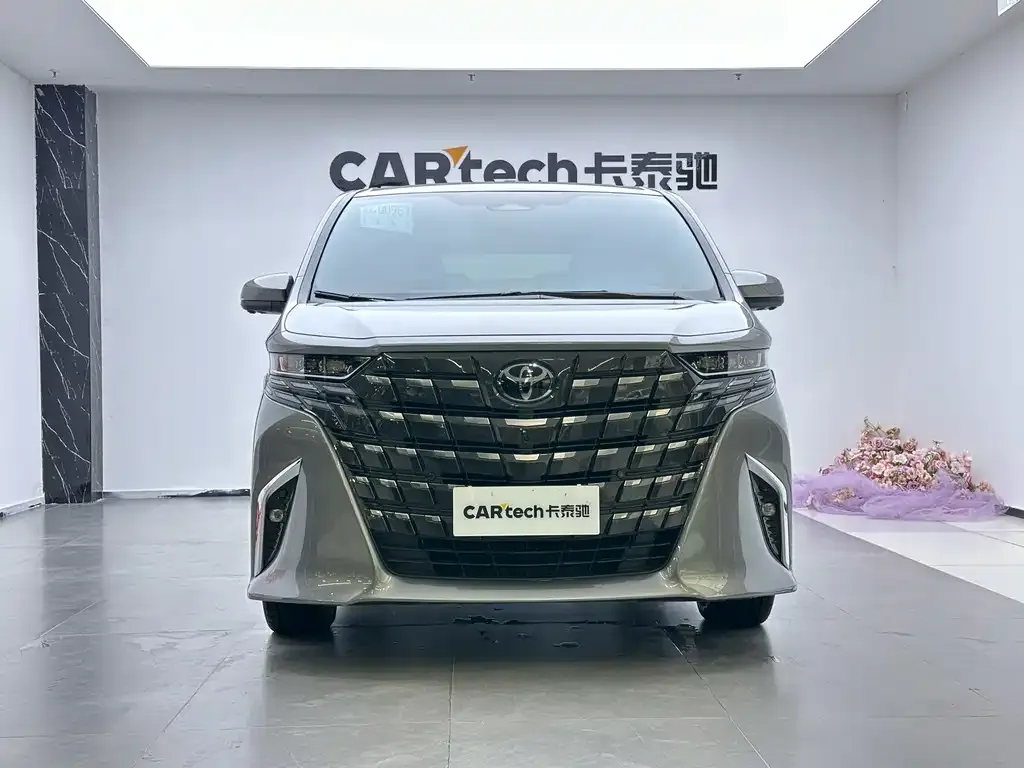 Toyota Alphard — фото 3