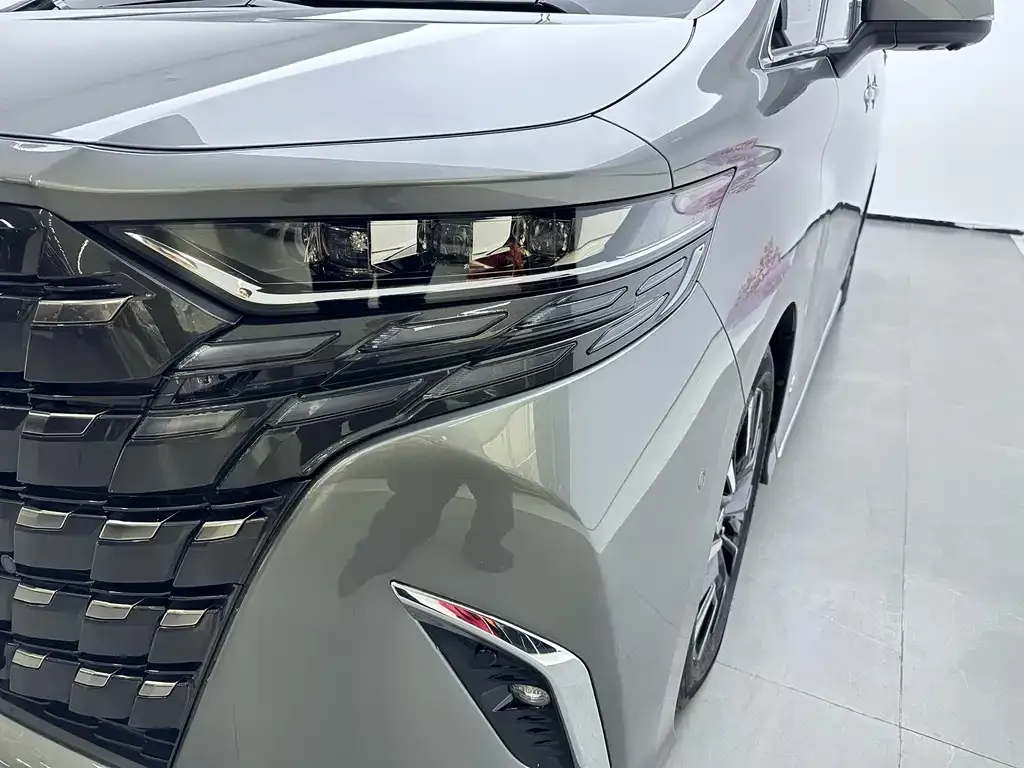 Toyota Alphard — фото 4