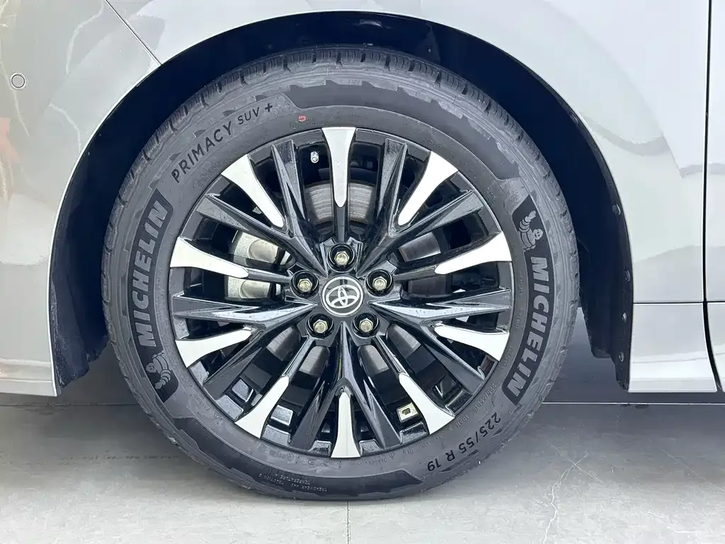 Toyota Alphard — фото 6