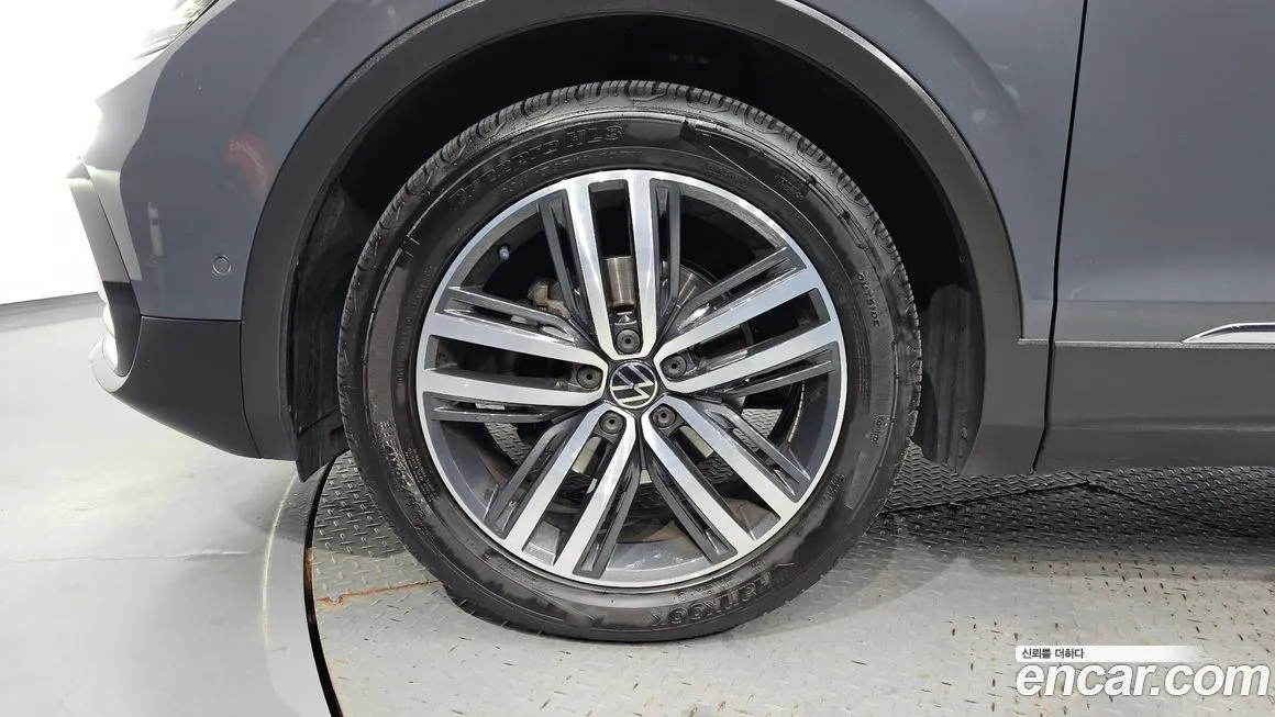 Volkswagen Tiguan — фото 5