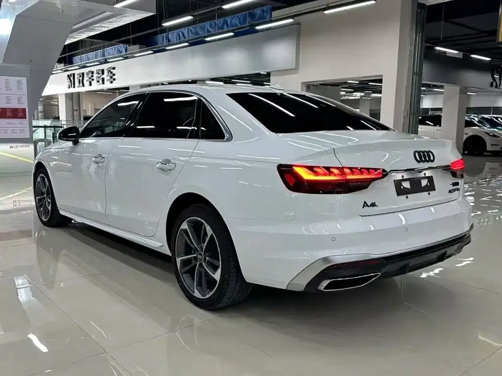 Audi A4L 2021 из CN, фото 9