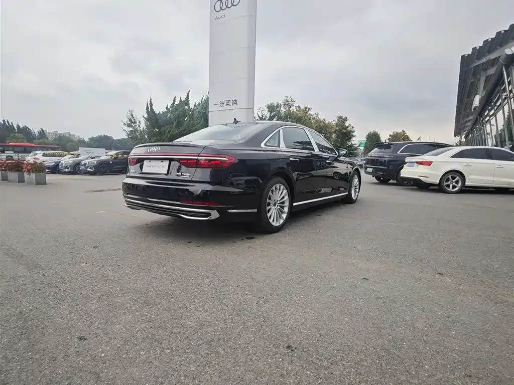 Audi A8 — фото 10