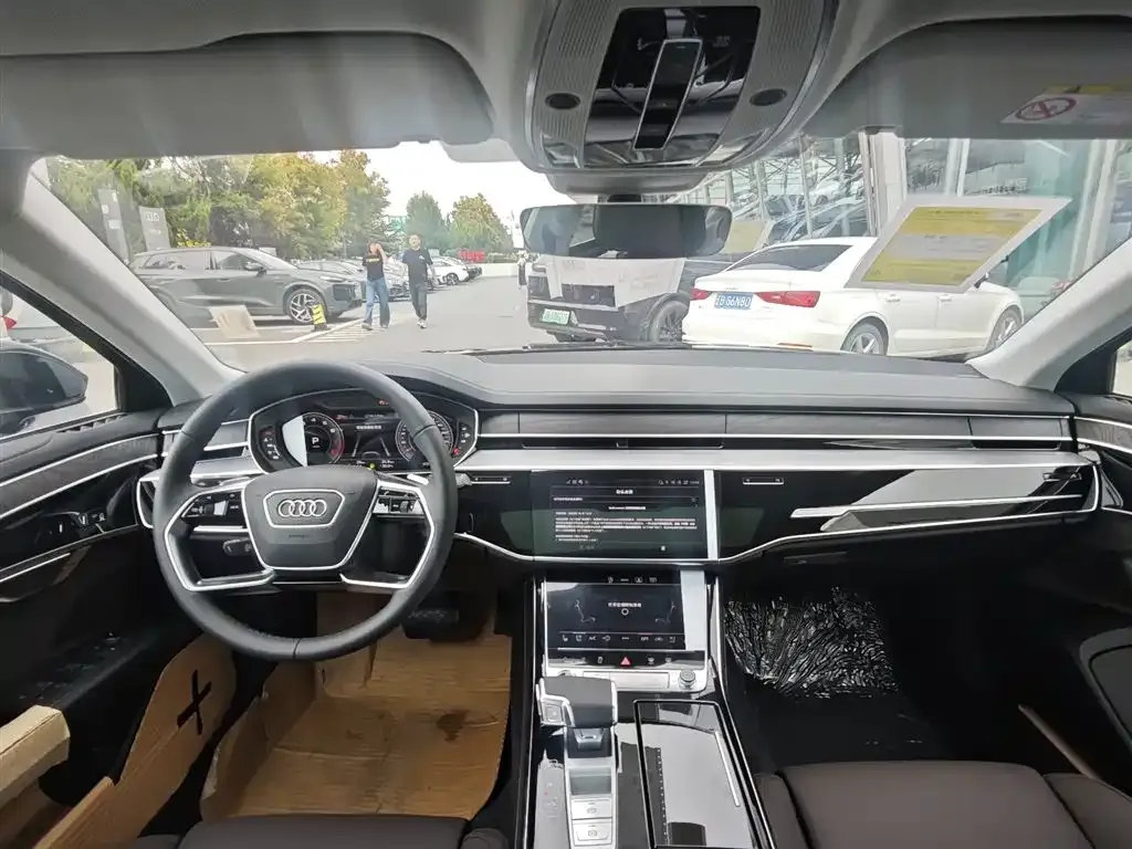 Audi A8 — фото 6