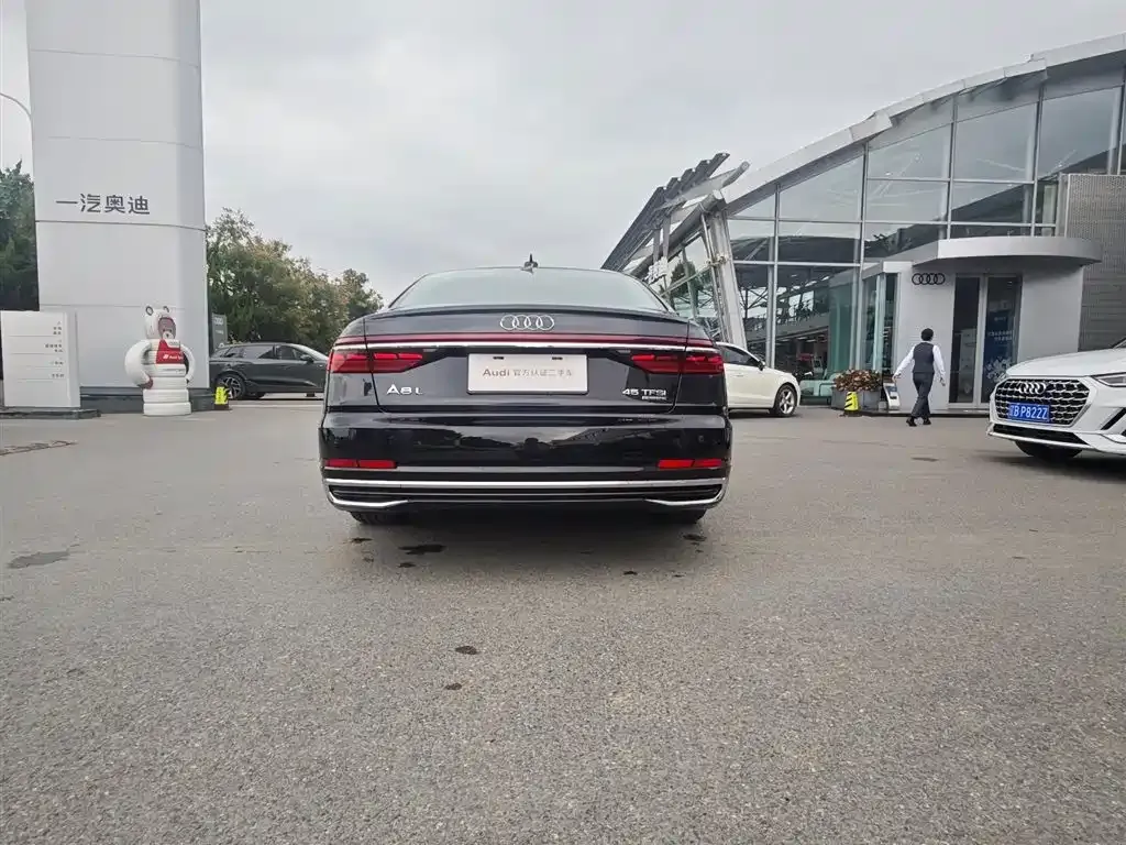Audi A8 — фото 9