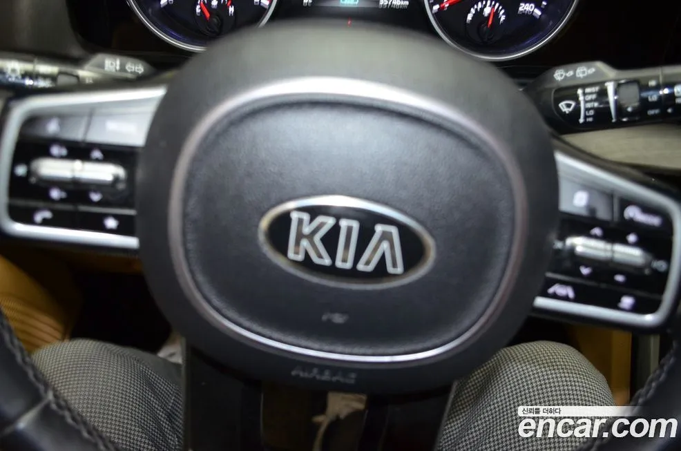 Kia Carnival — фото 9