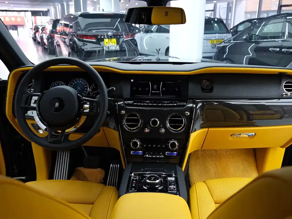 Rolls-Royce Cullinan 2024 из CN, фото 8
