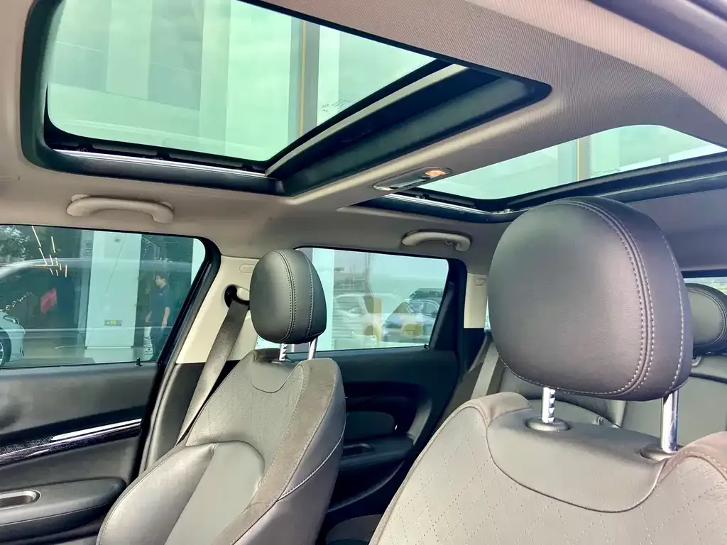 [object Object] Mini Clubman 2023 из CN, фото 8