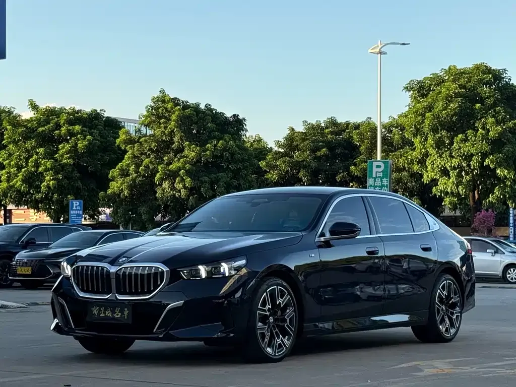 BMW 5 Series — фото 1