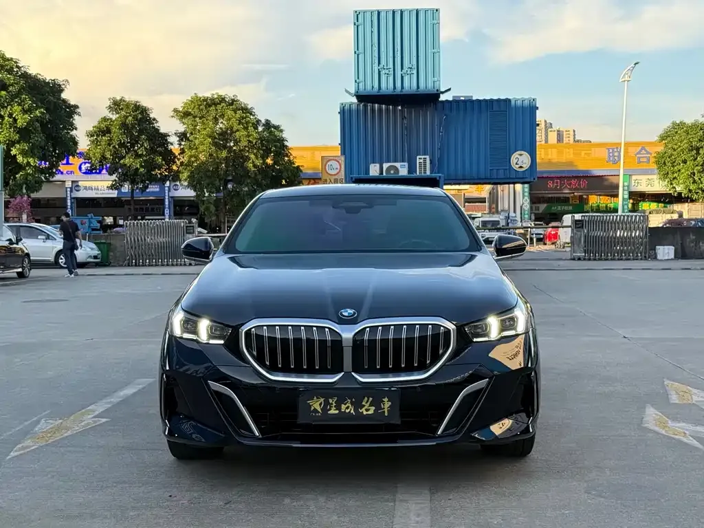 BMW 5 Series — фото 2