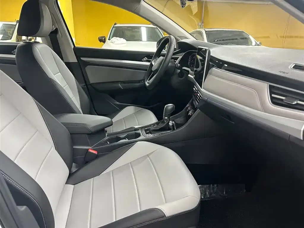 Volkswagen Bora 2024 из CN, фото 10