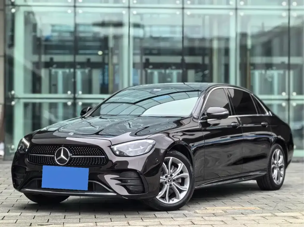 Mercedes-Benz E-Class — фото 1