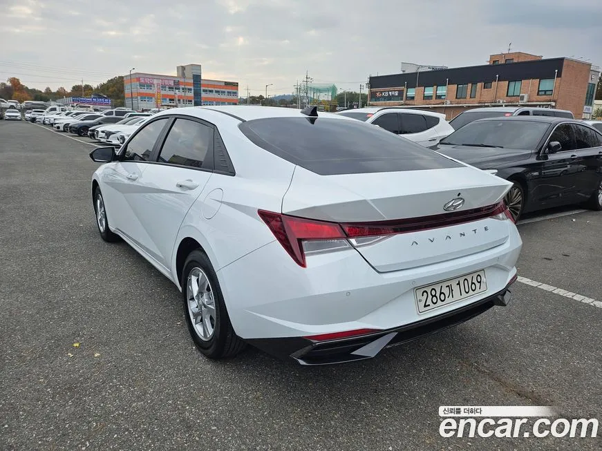 Hyundai AVANTE — фото 3