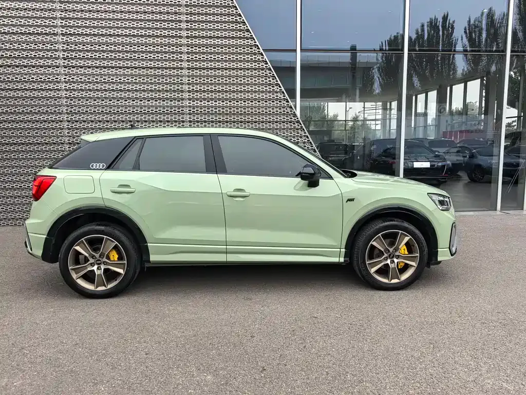 Audi Q2L 2024 из CN, фото 3