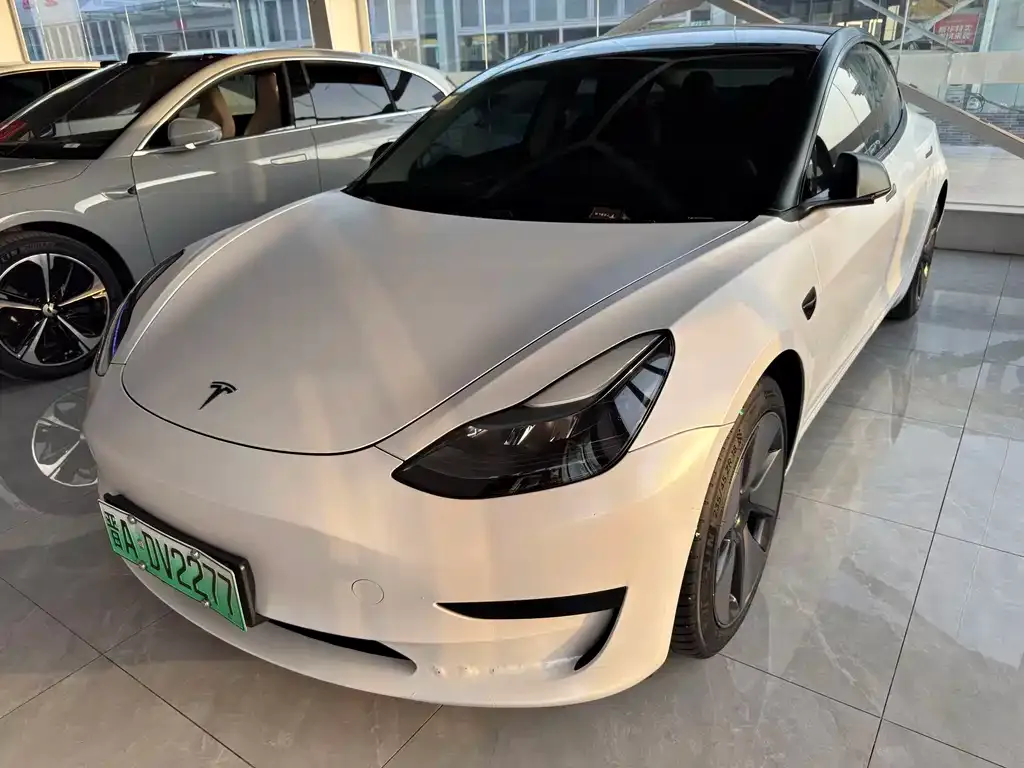 Tesla Model 3 — фото 1