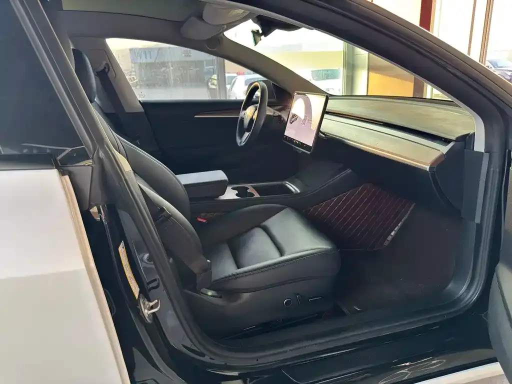 Tesla Model 3 — фото 4