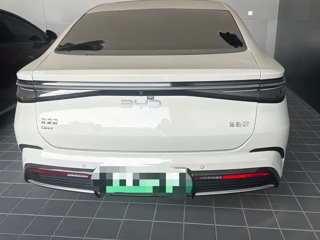 BYD Seal 07 DM-i — фото 10
