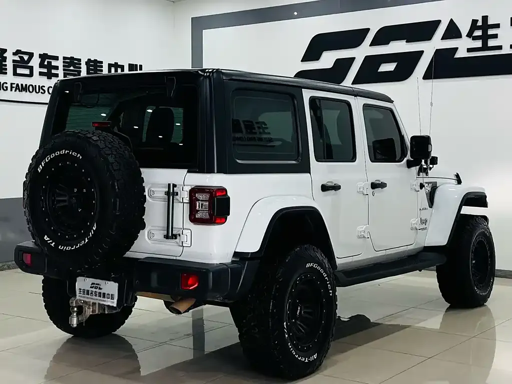 Jeep Wrangler — фото 6