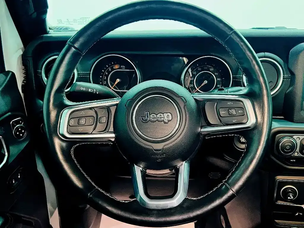 Jeep Wrangler — фото 7