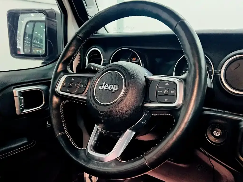Jeep Wrangler — фото 9