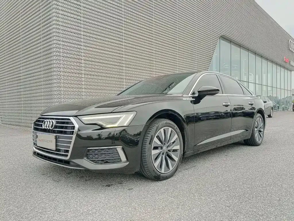 Audi A6L — фото 1
