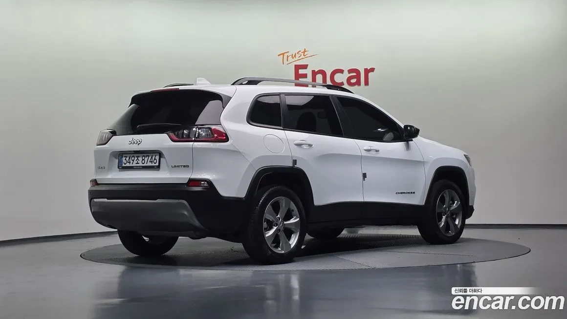 Jeep Cherokee — фото 2