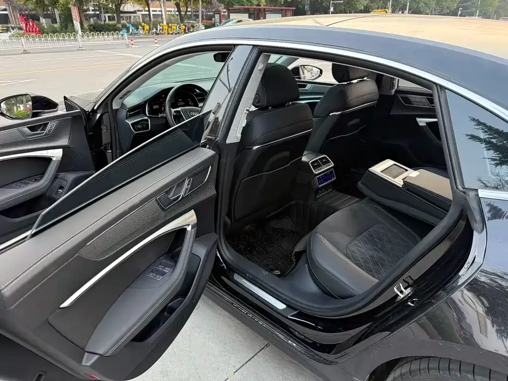 Audi A7L 2025 из CN, фото 5