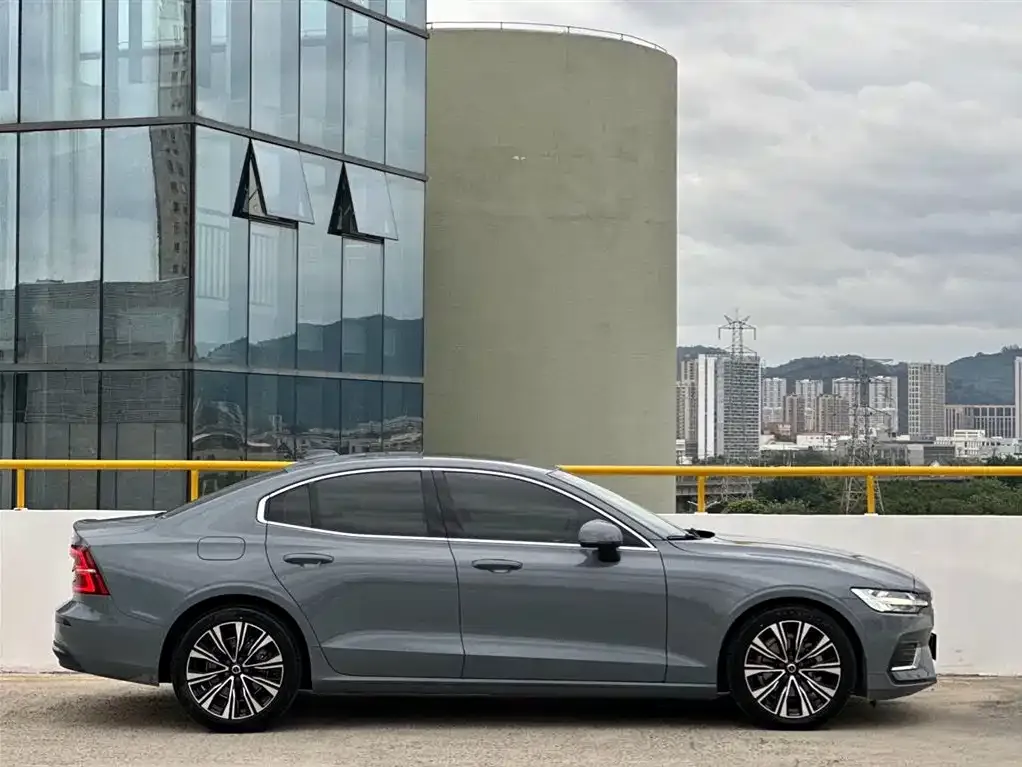 Volvo S60 2022 из CN, фото 8