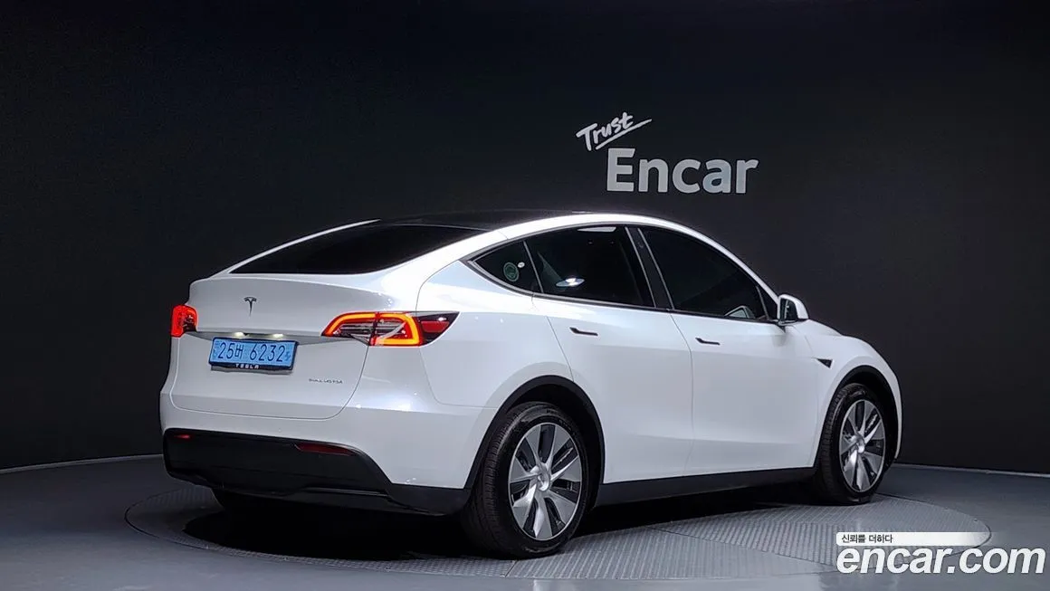 Tesla Model Y — фото 2
