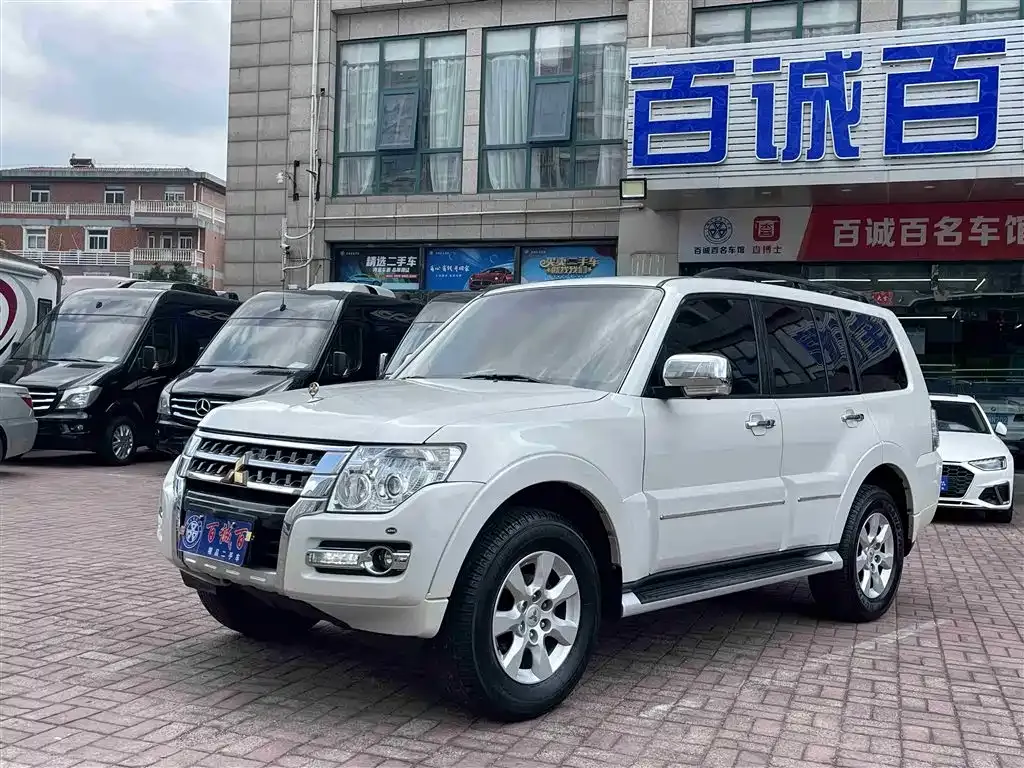 Mitsubishi Pajero (Import)