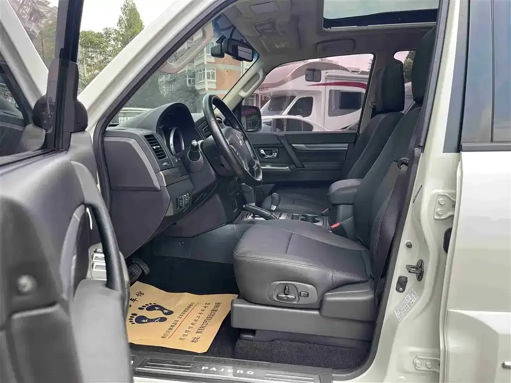 Mitsubishi Pajero (Import) 2022 из CN, фото 7