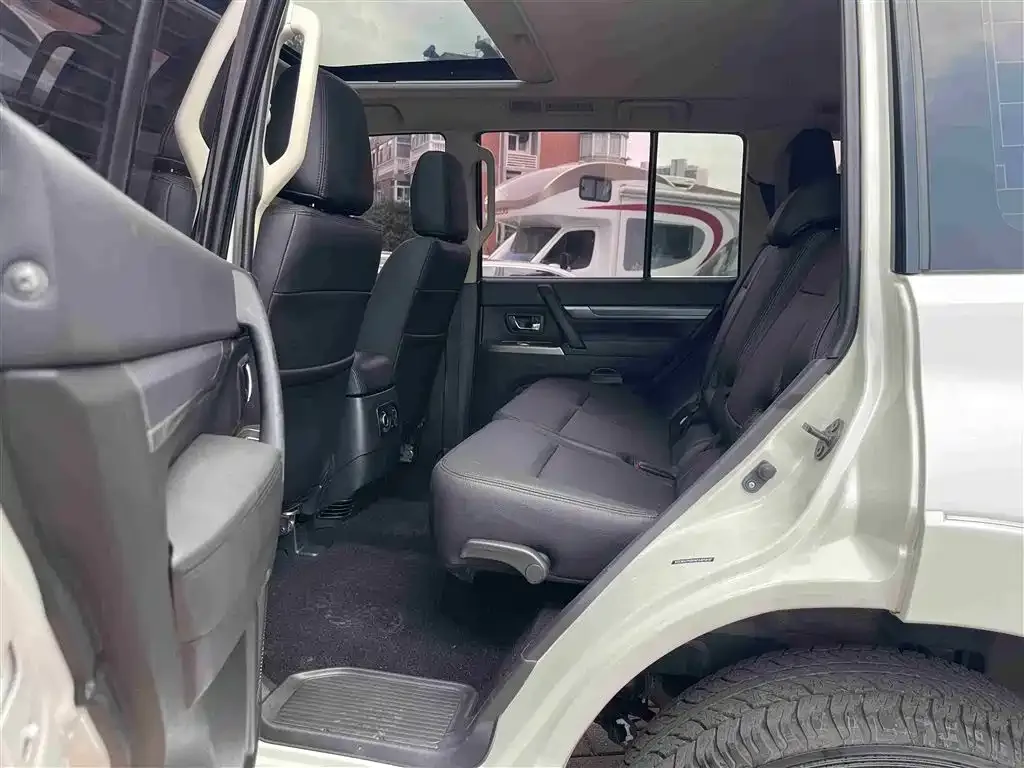 Mitsubishi Pajero (Import) 2022 из CN, фото 8