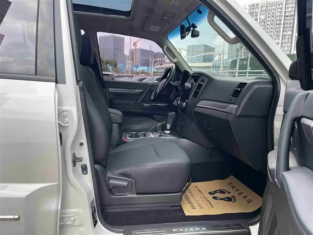 Mitsubishi Pajero (Import) 2022 из CN, фото 9