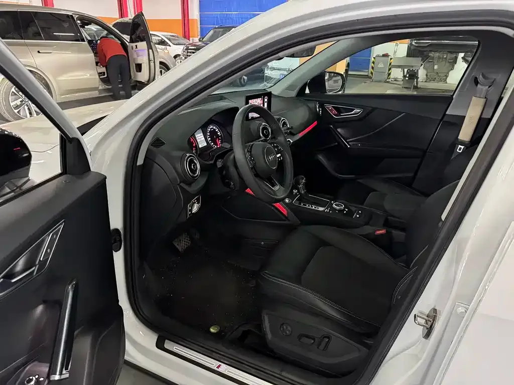 Audi Q2L 2021 из CN, фото 4